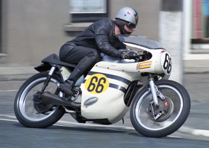 Framed Print : Bob Biscardine (Norton) 1969 Senior TT Framed Print : Bob Biscardine (Norton) 1969 Senior TT