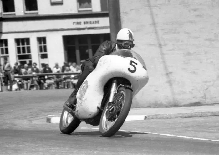 Framed Print : Bob Brown (Norton) 1960 Junior TT Framed Print : Bob Brown (Norton) 1960 Junior TT