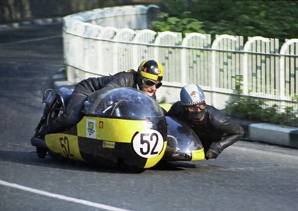 Bob Cass & Dave Jose (Triumph) 1969 750 Sidecar TT