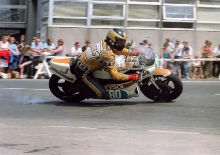 Framed Print : Bob Eva (Yamaha) 1982 Junior TT Framed Print : Bob Eva (Yamaha) 1982 Junior TT
