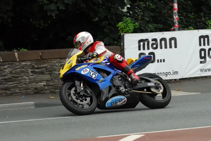 Framed Print : Bob Farrington (Suzuki) 2013 Senior Manx Grand Prix Framed Print : Bob Farrington (Suzuki) 2013 Senior Manx Grand Prix