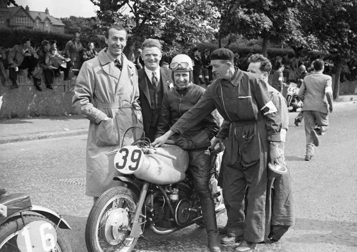 Framed Print : Bob Foster (Guzzi) 1950 Senior TT Framed Print : Bob Foster (Guzzi) 1950 Senior TT