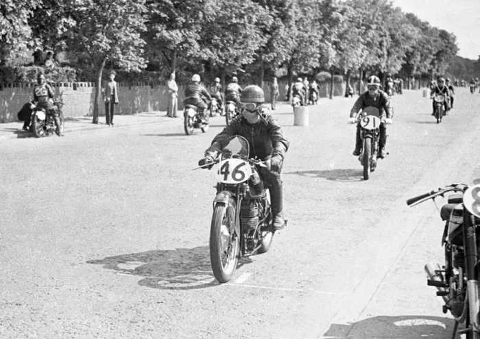 Framed Print : Bob Foster (Velocette) 1949 Junior TT Framed Print : Bob Foster (Velocette) 1949 Junior TT