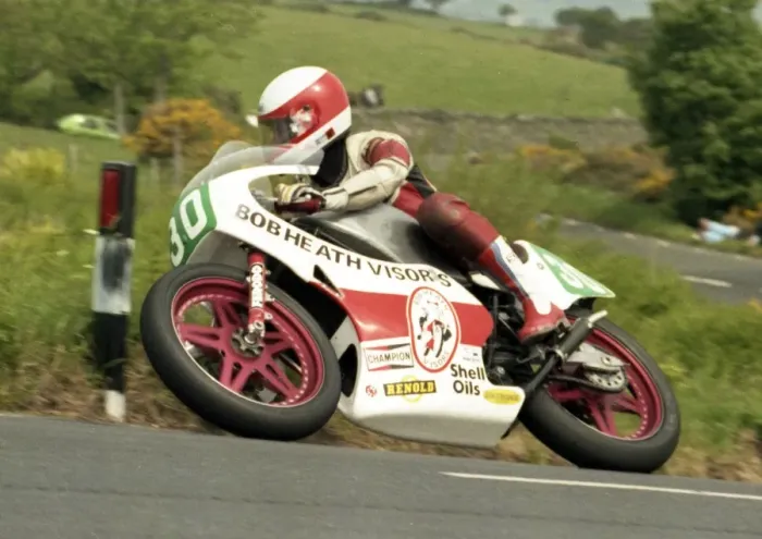 Framed Print : Bob Heath (Yamaha) 1985 Junior TT Framed Print : Bob Heath (Yamaha) 1985 Junior TT