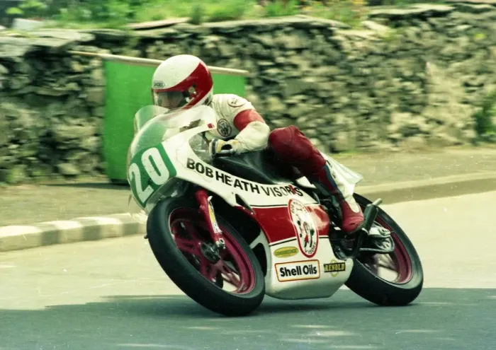 Framed Print : Bob Heath (Yamaha) 1986 Junior TT Framed Print : Bob Heath (Yamaha) 1986 Junior TT