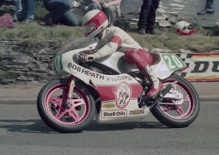 Framed Print : Bob Heath (Yamaha) 1986 Junior TT Framed Print : Bob Heath (Yamaha) 1986 Junior TT