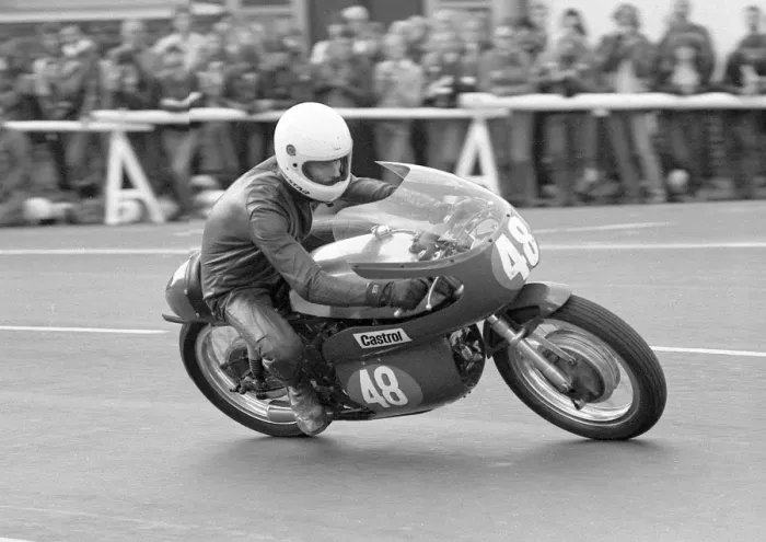 Framed Print : Bob Hill (Aermacchi) 1984 Historic 350 TT Framed Print : Bob Hill (Aermacchi) 1984 Historic 350 TT