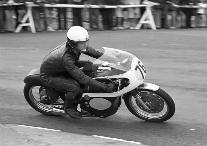 Framed Print : Bob Hirst (Matchless) 1975 Senior Manx Grand Prix Framed Print : Bob Hirst (Matchless) 1975 Senior Manx Grand Prix