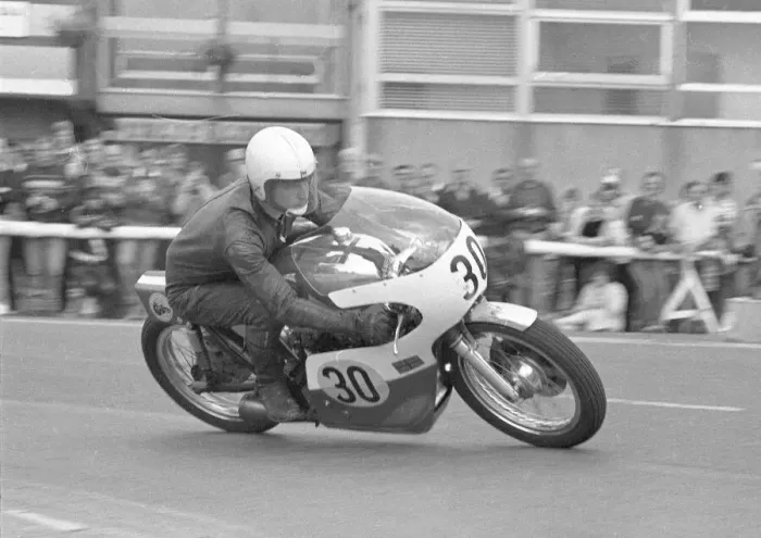 Framed Print : Bob Hirst (Seeley Matchless) 1981 Senior Manx Grand Prix Framed Print : Bob Hirst (Seeley Matchless) 1981 Senior Manx Grand Prix