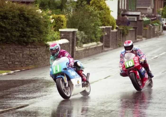 Framed Print : Bob Jackson (Spondon Yamaha) and James Courtney (Honda) 1998 Lightweight TT Framed Print : Bob Jackson (Spondon Yamaha) and James Courtney (Honda) 1998 Lightweight TT