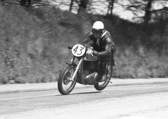 Framed Print : Bob Keeler (Norton) 1953 Senior Clubman TT Framed Print : Bob Keeler (Norton) 1953 Senior Clubman TT