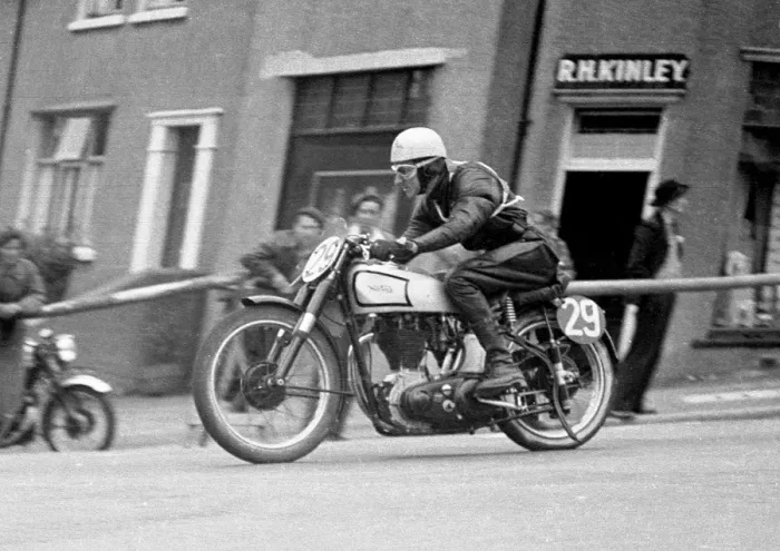 Framed Print : Bob Mawson (Norton) 1952 Senior Clubman TT Framed Print : Bob Mawson (Norton) 1952 Senior Clubman TT
