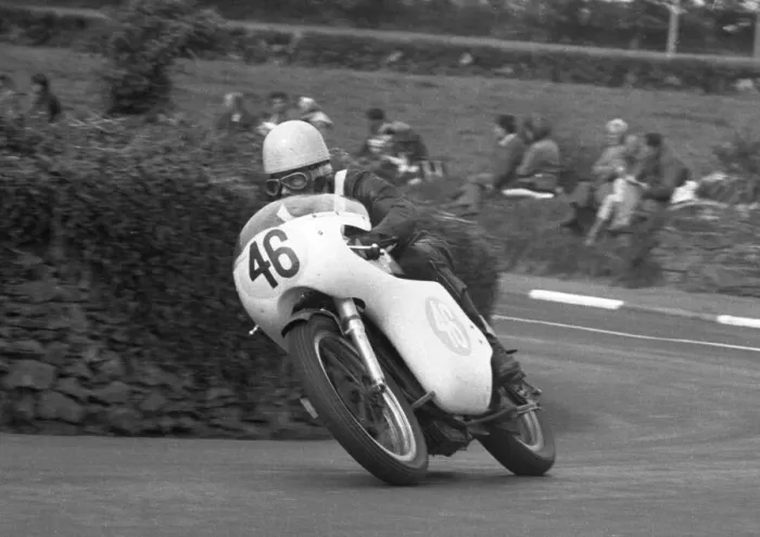 Framed Print : Bob McGregor (Norton) 1963 Junior Manx Grand Prix Framed Print : Bob McGregor (Norton) 1963 Junior Manx Grand Prix