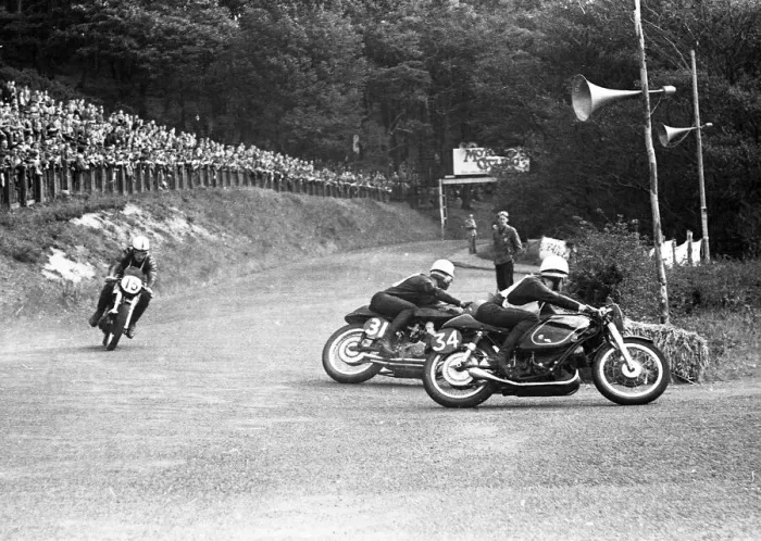 Framed Print : Bob McIntyre (AJS) Geoff Duke (Gilera) John Surtees (Norton) 1954 Scarborough