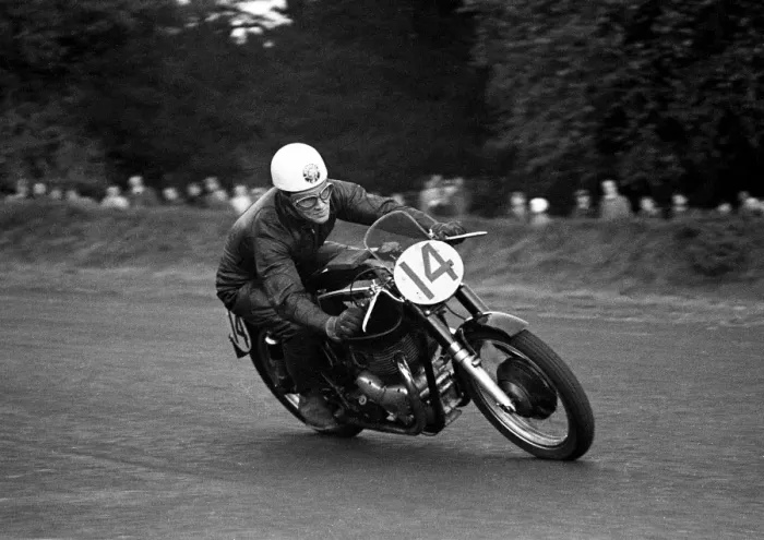 Framed Print : Bob McIntyre (G45 Matchless) 1953 Oulton Park