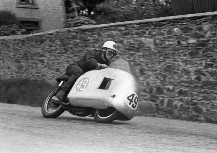 Framed Print : Bob McIntyre (Norton) 1955 Junior TT Framed Print : Bob McIntyre (Norton) 1955 Junior TT