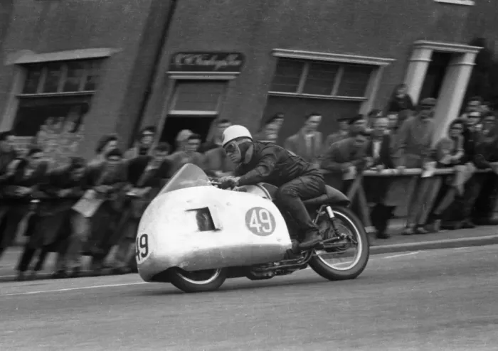 Framed Print : Bob McIntyre (Norton) 1955 Junior TT Framed Print : Bob McIntyre (Norton) 1955 Junior TT