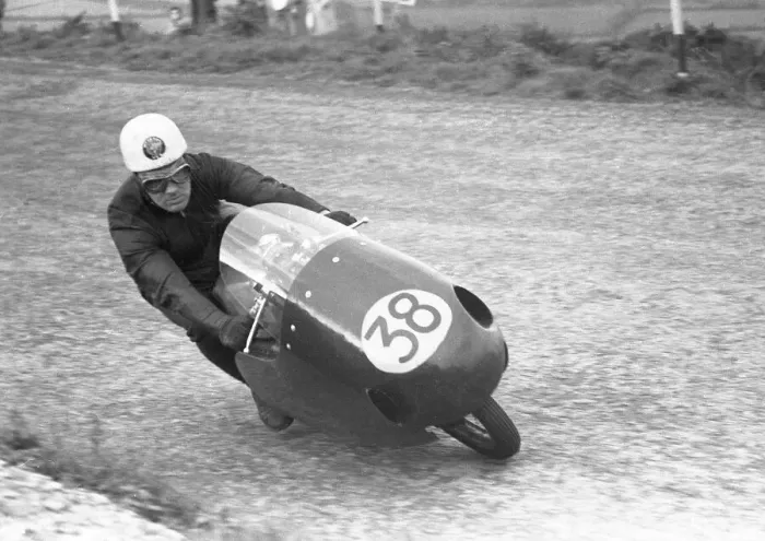 Framed Print : Bob McIntyre (Norton) 1957 Lightweight TT practice Framed Print : Bob McIntyre (Norton) 1957 Lightweight TT practice