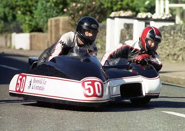 Bob Mills & Alison Goodwin (Yamaha) 1990 Sidecar TT