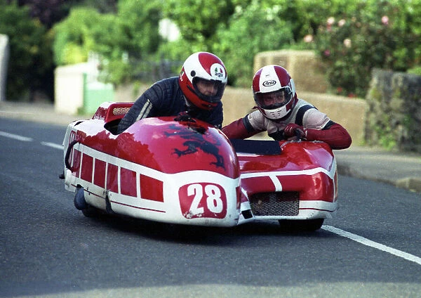 Bob Munro & Colvin Denholm (Rumble Suzuki) 1990 Sidecar TT