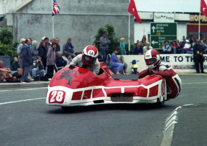 Framed Print : Bob Munro & Colvin Denholm (Rumble Suzuki) 1990 Sidecar TT Framed Print : Bob Munro & Colvin Denholm (Rumble Suzuki) 1990 Sidecar TT