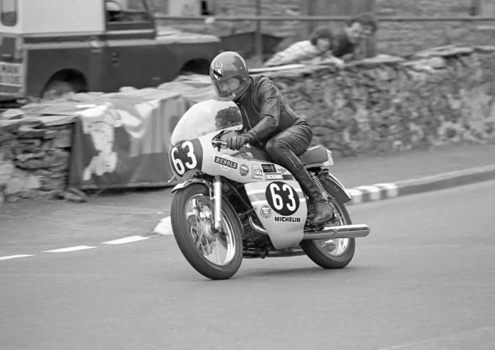 Framed Print : Bob Orton (Yamaha) 1977 Formula 3 TT