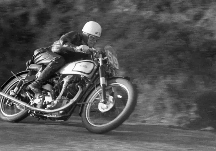 Framed Print : Bob Ritchie (Norton) 1952 Junior Clubman TT Framed Print : Bob Ritchie (Norton) 1952 Junior Clubman TT