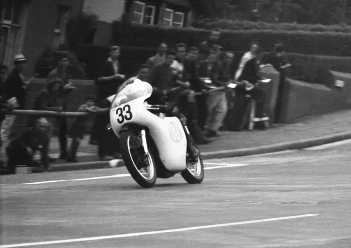 Framed Print : Bob Ritchie (Norton) 1963 Junior TT Framed Print : Bob Ritchie (Norton) 1963 Junior TT