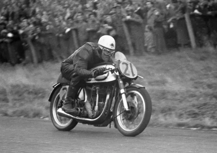 Framed Print : Bob Rowbottom (Norton) 1954 Cadwell Park Framed Print : Bob Rowbottom (Norton) 1954 Cadwell Park