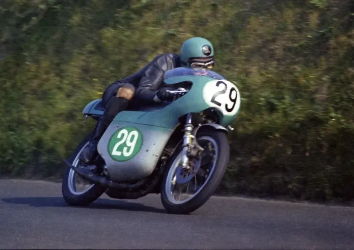 Framed Print : Bob Simmons (Suzuki) 1971 Lightweight Manx Grand Prix Framed Print : Bob Simmons (Suzuki) 1971 Lightweight Manx Grand Prix