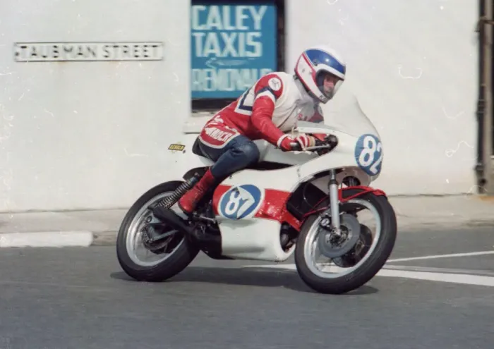 Framed Print : Bob Simmons (Yamaha) 1983 Junior Manx Grand Prix Framed Print : Bob Simmons (Yamaha) 1983 Junior Manx Grand Prix