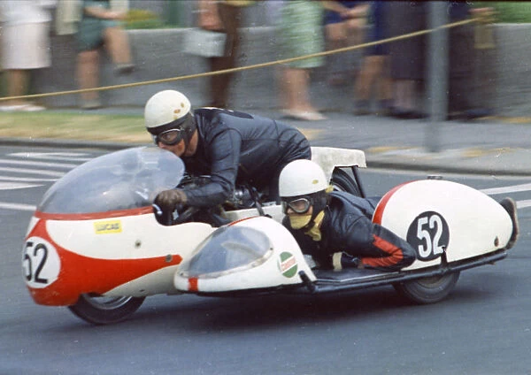 Bob Smith & Ian Forrest (Triumph) 1970 500 Sidecar TT