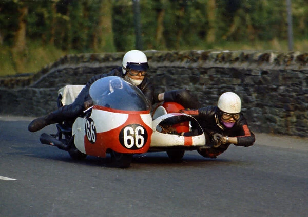 Bob Smith & Ian Forrest (Triumph) 1971 500 Sidecar TT