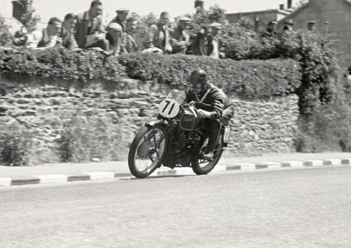 Framed Print : Bob Walker (Velocette) 1951 Senior TT Framed Print : Bob Walker (Velocette) 1951 Senior TT