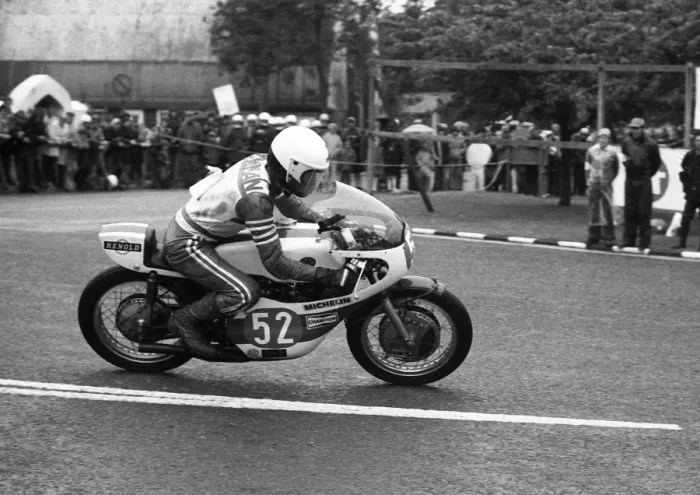Framed Print : Bill Bowman (Yamaha) 1977 Junior TT Framed Print : Bill Bowman (Yamaha) 1977 Junior TT