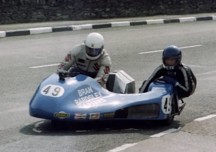 Framed Print : Bran Bardsley & Peter Cropper (Bardsley Yamaha) 1980 Sidecar TT Framed Print : Bran Bardsley & Peter Cropper (Bardsley Yamaha) 1980 Sidecar TT