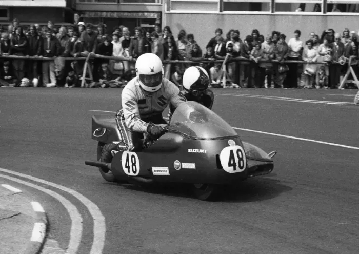 Framed Print : Bran Bardsley & Peter Cropper (Suzuki) 1977 Sidecar TT Framed Print : Bran Bardsley & Peter Cropper (Suzuki) 1977 Sidecar TT