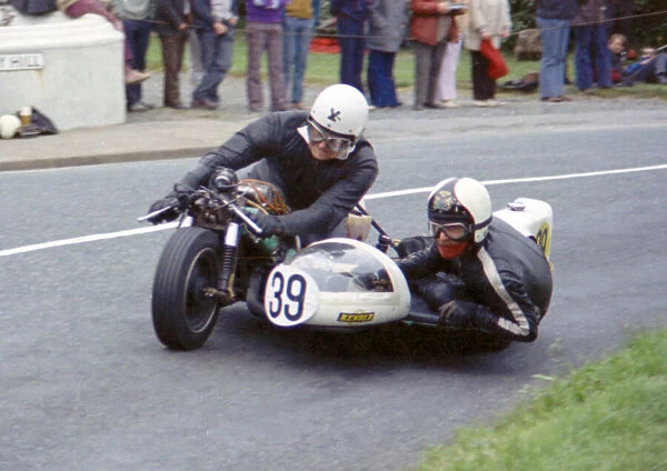 Bran Bardsley & Peter Cropper (Suzuki) 1974 Sidecar 750 TT