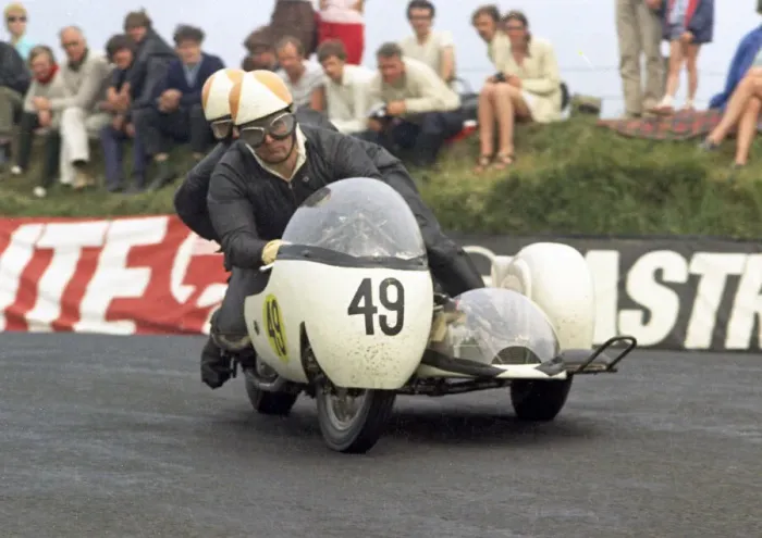 Framed Print : Bran Bardsley & Peter Cropper (Triumph) 1970 750cc Sidecar TT Framed Print : Bran Bardsley & Peter Cropper (Triumph) 1970 750cc Sidecar TT