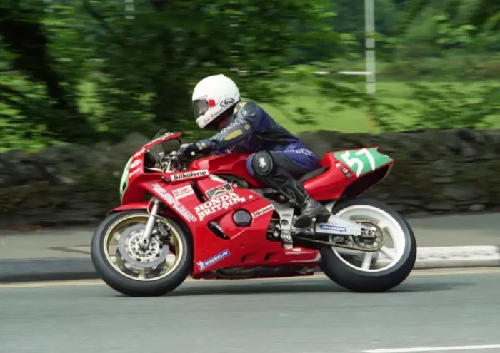 Framed Print : Brett Richmond at Quarter Bridge, 2000 Lightweight 400 TT Framed Print : Brett Richmond at Quarter Bridge, 2000 Lightweight 400 TT