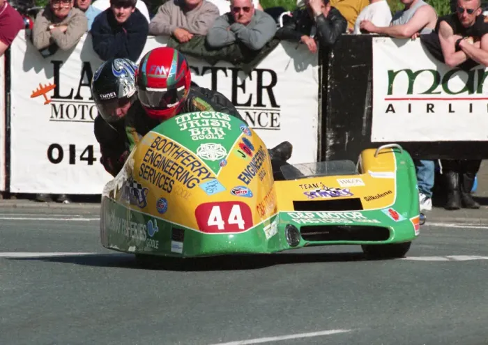 Framed Print : Brian Alflatt & Darren Abrahams (Ireson) 1999 Sidecar TT Framed Print : Brian Alflatt & Darren Abrahams (Ireson) 1999 Sidecar TT