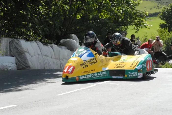 Framed Print : Brian Alflatt & Herve Chenu (Baker) 2009 Sidecar TT Framed Print : Brian Alflatt & Herve Chenu (Baker) 2009 Sidecar TT