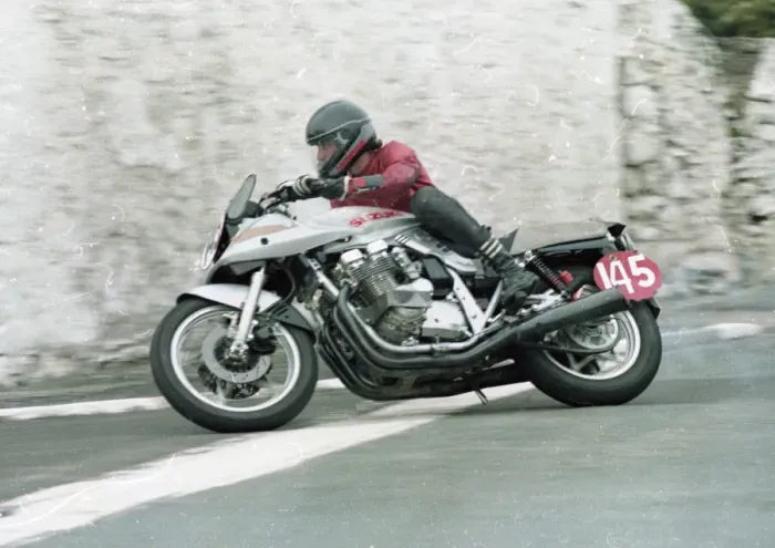 Framed Print : Brian Appleton (Suzuki) 1982 Southerrn 100 Framed Print : Brian Appleton (Suzuki) 1982 Southerrn 100