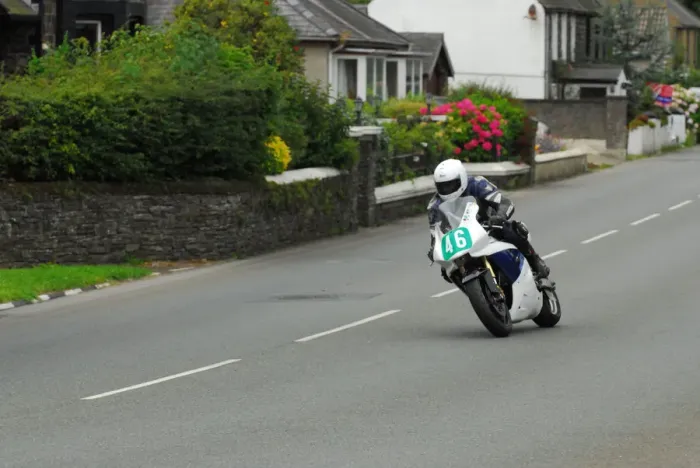 Framed Print : Brian Appleton (Suzuki) Super Twin Manx Grand Prix