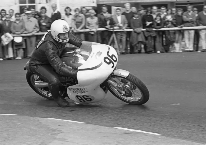 Framed Print : Brian Banglestein (Norton) 1975 Senior Manx Grand Prix Framed Print : Brian Banglestein (Norton) 1975 Senior Manx Grand Prix