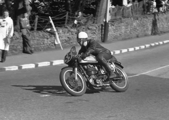 Framed Print : Brian Carr (Norton) 1958 Junior Manx Grand Prix