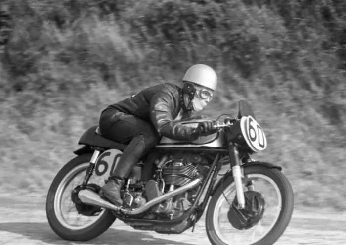 Framed Print : Brian Carr (Norton) 1959 Junior Manx Grand Prix Framed Print : Brian Carr (Norton) 1959 Junior Manx Grand Prix
