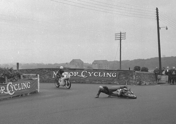 Brian Carr (Norton) and G R Hurst (Norton) 1961 Southern 100