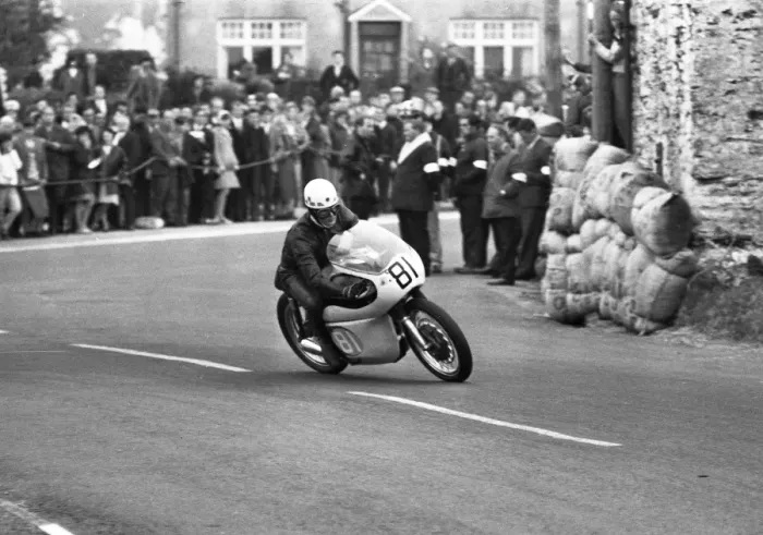 Framed Print : Brian Davies (Norton) 1968 Southern 100 Framed Print : Brian Davies (Norton) 1968 Southern 100