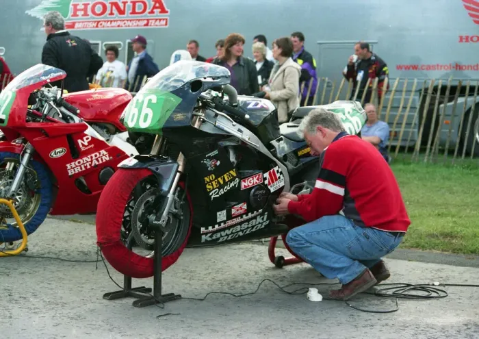 Framed Print : Brian Gardiner (Kawasaki) 1999 Lightweight 400 TT